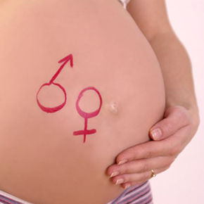 お腹に男と女のマークが描かれている妊婦さん｜不妊治療HP